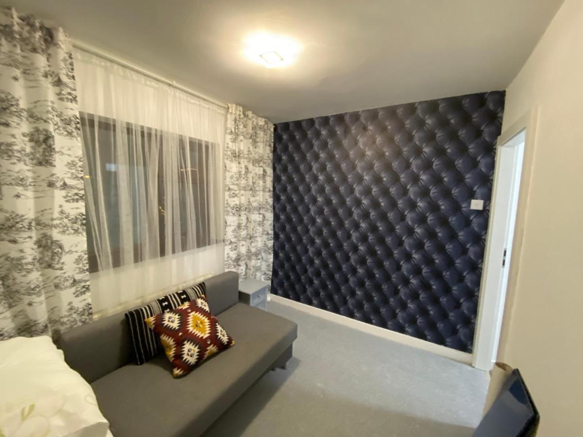 Hollemeadow Villa Bloxwich Eksteriør bilde