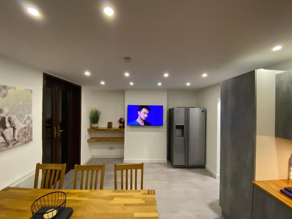 Hollemeadow Villa Bloxwich Eksteriør bilde